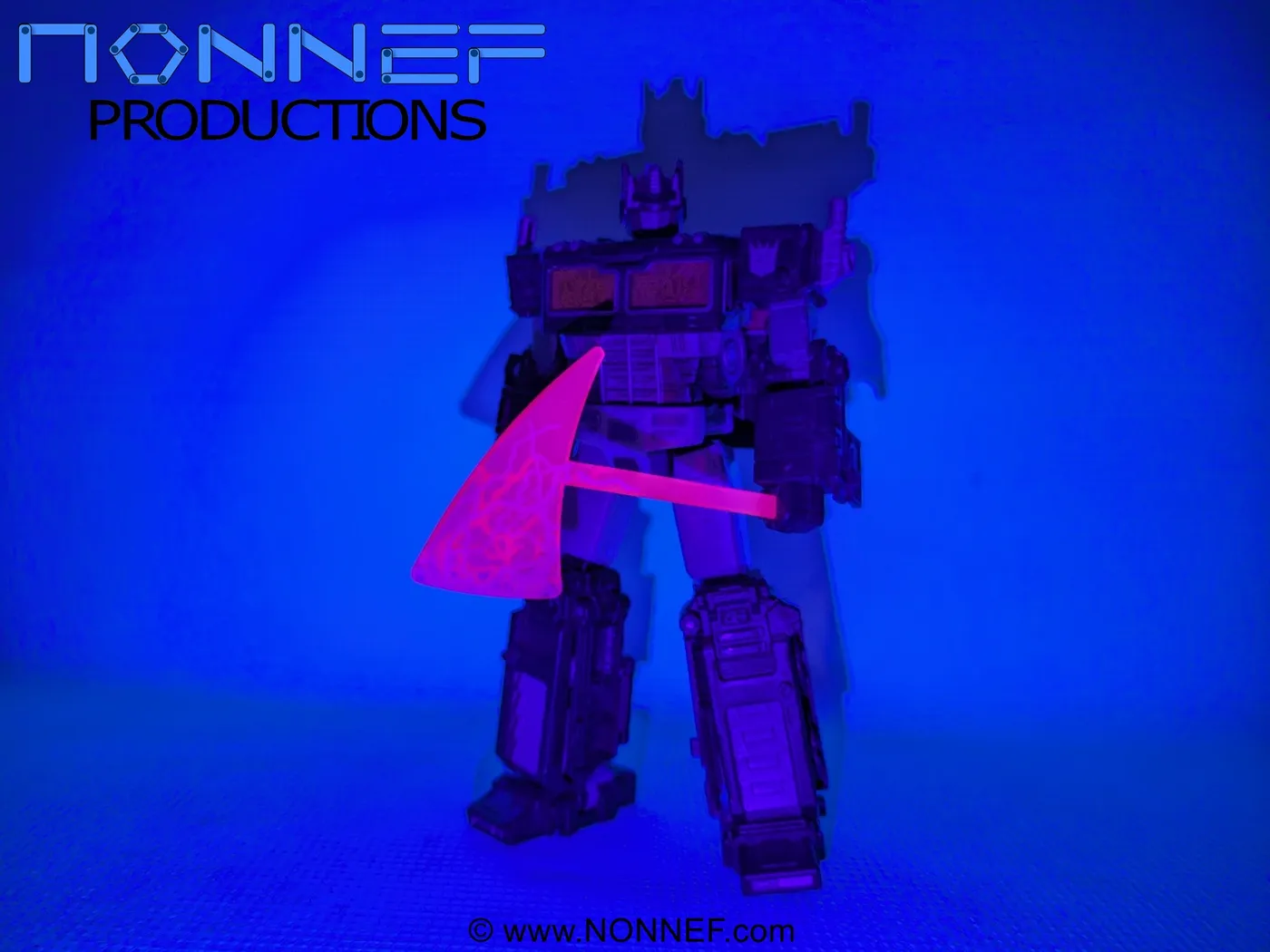 The Energon Axe is UV-reactive in the dark!